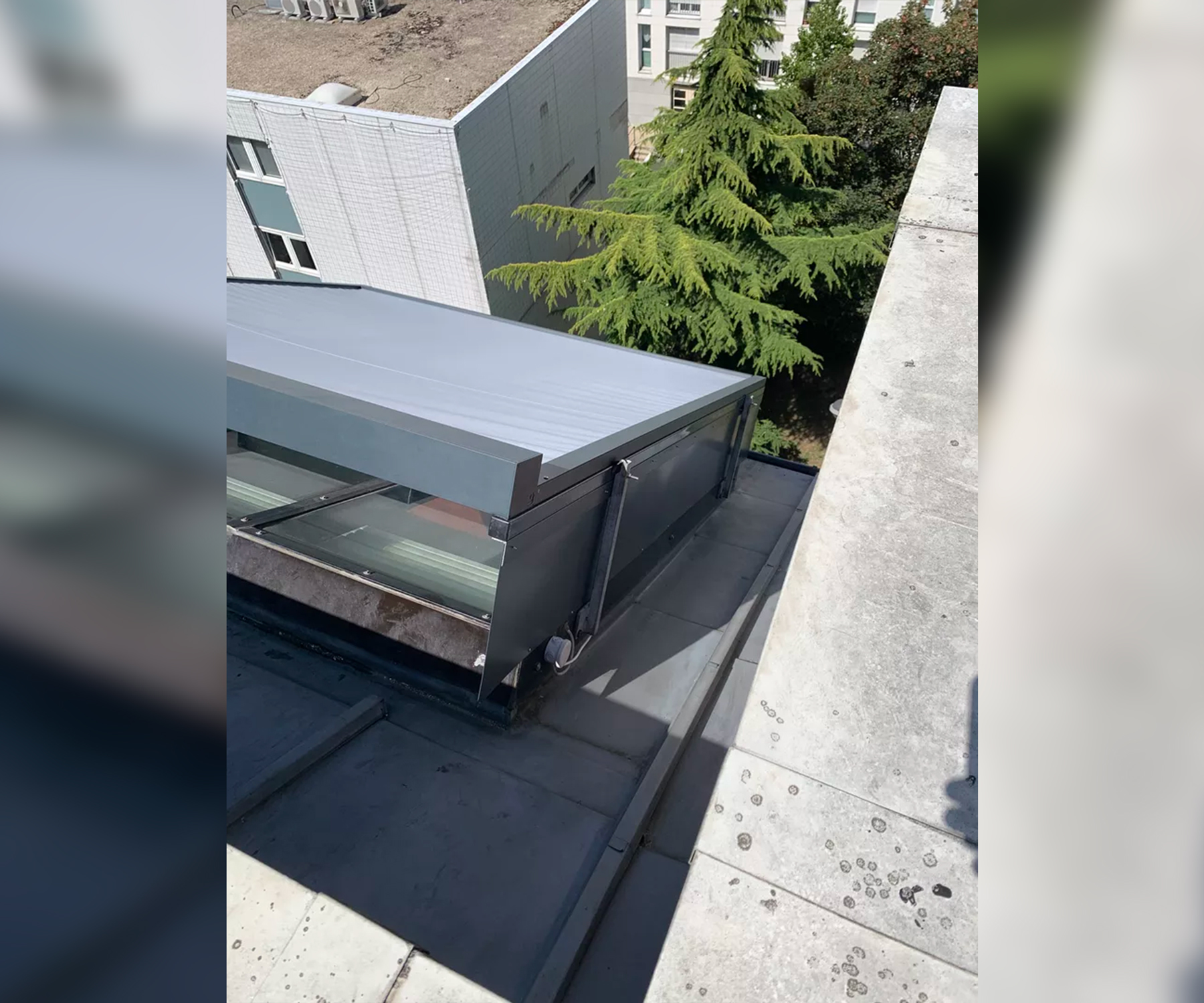 volet automatique sur un toit à paris